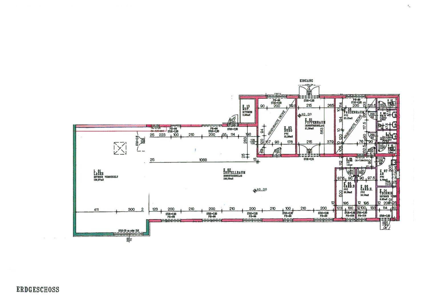 Detaillierter Grundriss des Erdgeschosses mit mehreren Räumen und einem klaren Eingangsbereich.