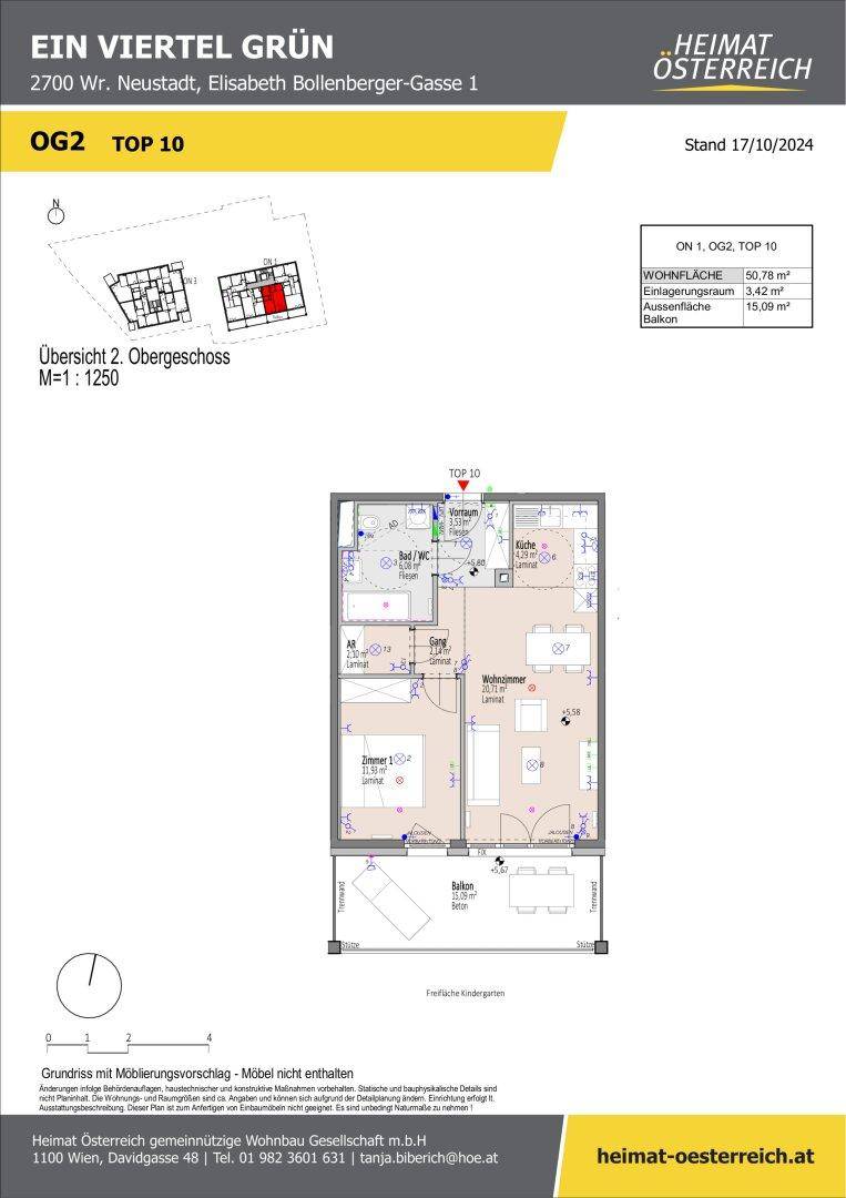 Detaillierter Grundriss einer Wohnung im zweiten Obergeschoss mit Balkon und Möblierungsvorschlag.