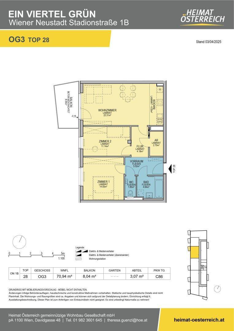 Detaillierter Grundriss einer Wohnung mit drei Zimmern, Balkon und Abstellraum.