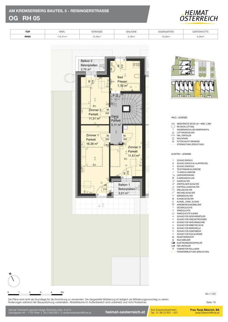 Grundriss des Obergeschosses mit drei Schlafzimmern, einem Badezimmer und zwei Balkonen.