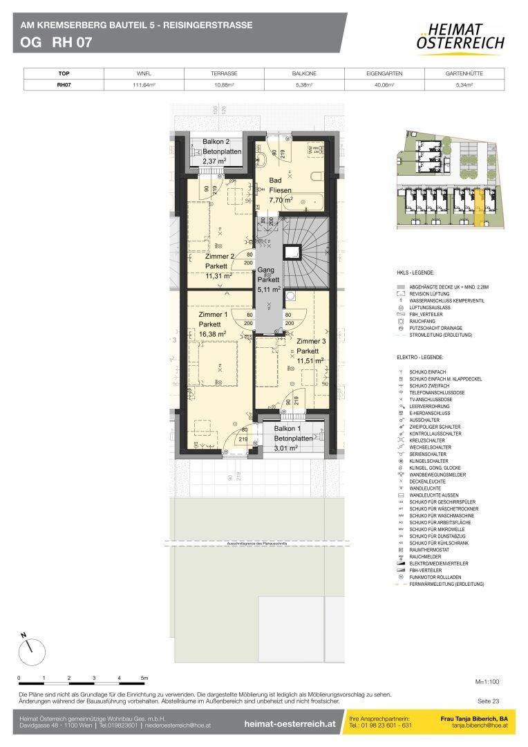 Grundriss des Obergeschosses mit drei Schlafzimmern, Bad und zwei Balkonen.
