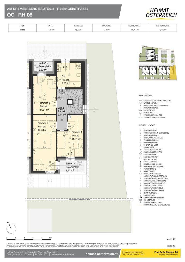 Grundriss des Obergeschosses mit drei Schlafzimmern, zwei Bädern und Balkonen.