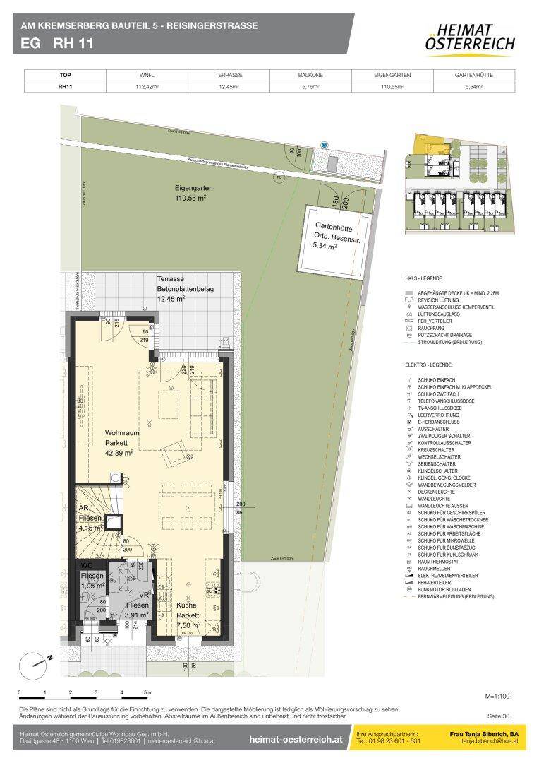 Grundriss des Erdgeschosses mit offenem Wohnbereich, Küche, Terrasse und großem Garten.