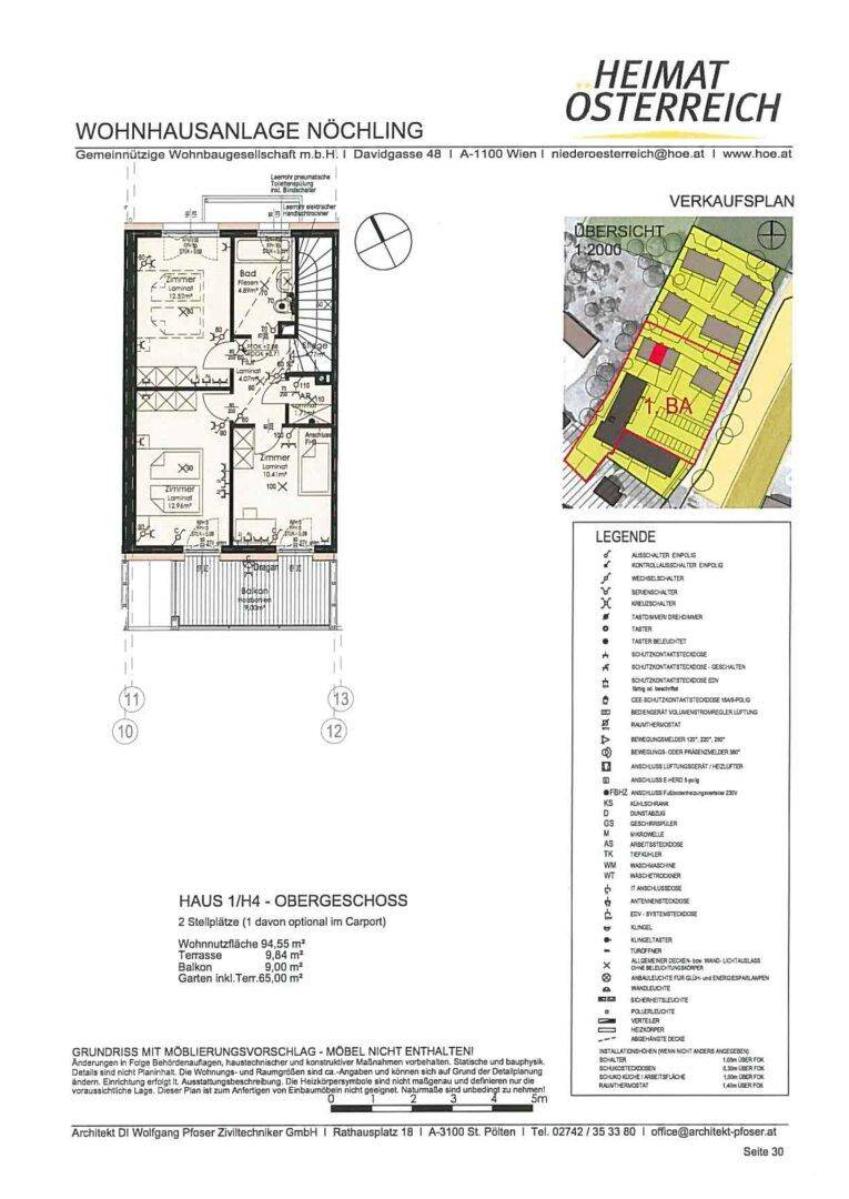 Grundriss des Obergeschosses mit Schlafzimmern, Balkon und zwei Bädern.