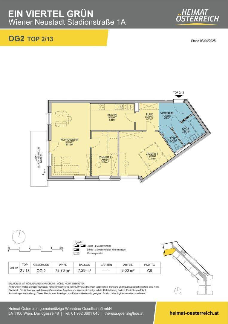 Grundriss einer Wohnung mit Wohnzimmer, Küche, zwei Zimmern und Balkon.