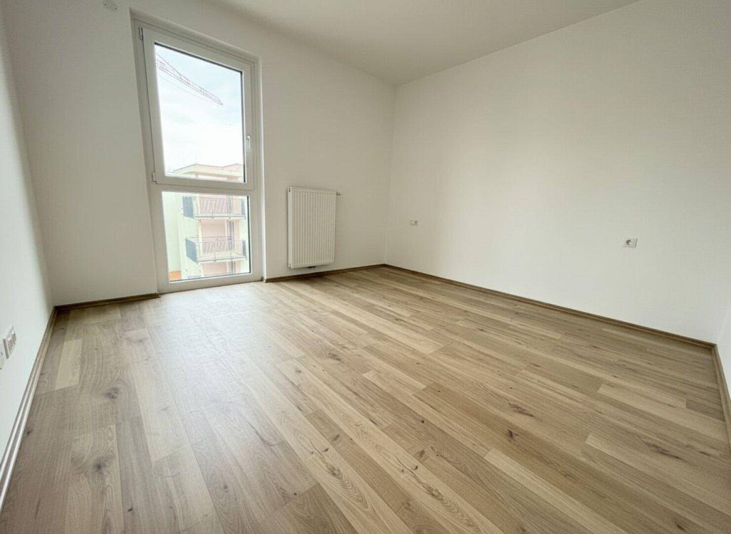 Familienwohnen in Wiener Neustadt: 3-Zimmer-Erstbezug mit Balkon im „ein viertel grün“ - Więcej