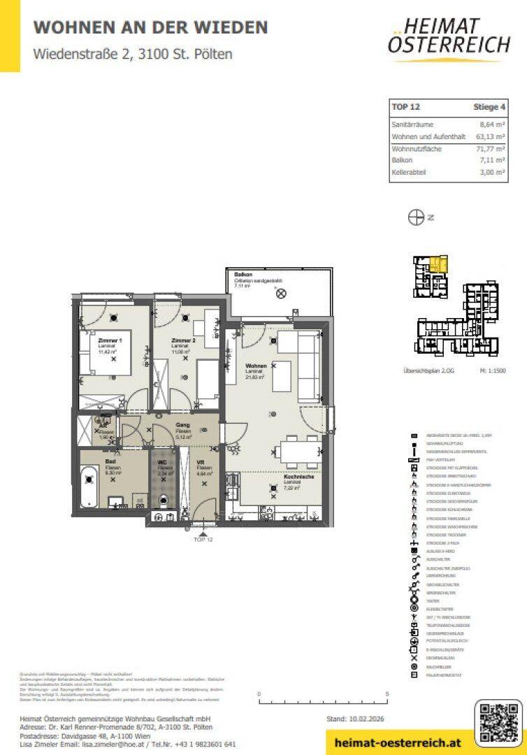 Grundriss einer Wohnung mit drei Zimmern, Balkon und separater Küche.
