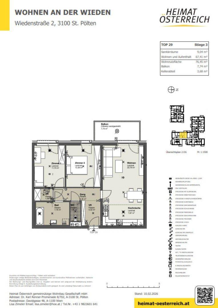Grundriss einer Wohnung mit zwei Schlafzimmern, offenem Wohnbereich und Balkon.