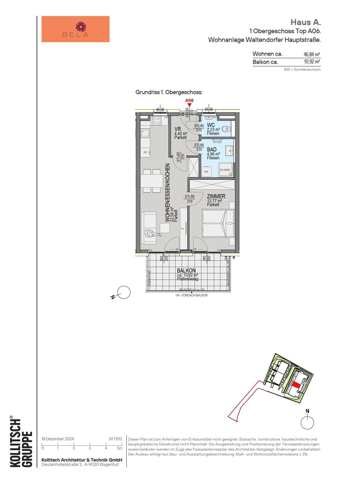 Grundrissplan des 1. Obergeschosses mit offenem Wohn-Essbereich, Schlafzimmer, Bad und Balkon.