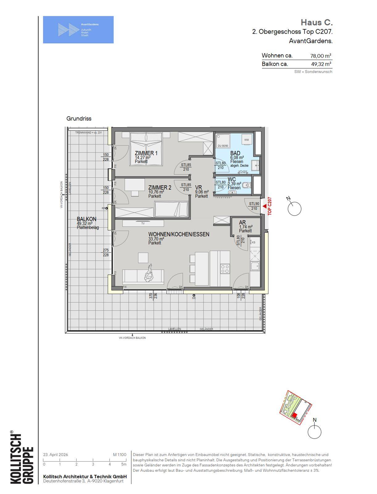 Grundriss einer Wohnung mit offenem Wohn-Essbereich, zwei Schlafzimmern und großem Balkon.