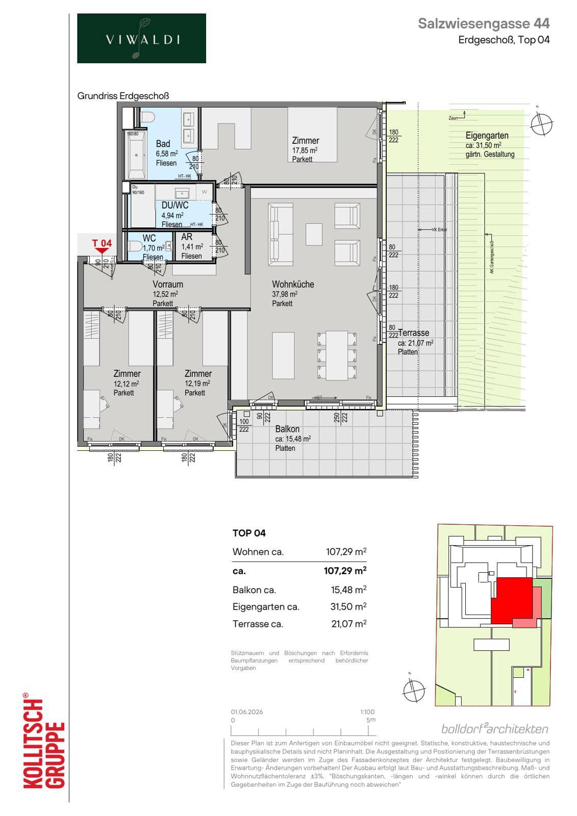 Grundriss des Erdgeschosses mit Wohnküche, drei Zimmern, Bad und Terrasse.