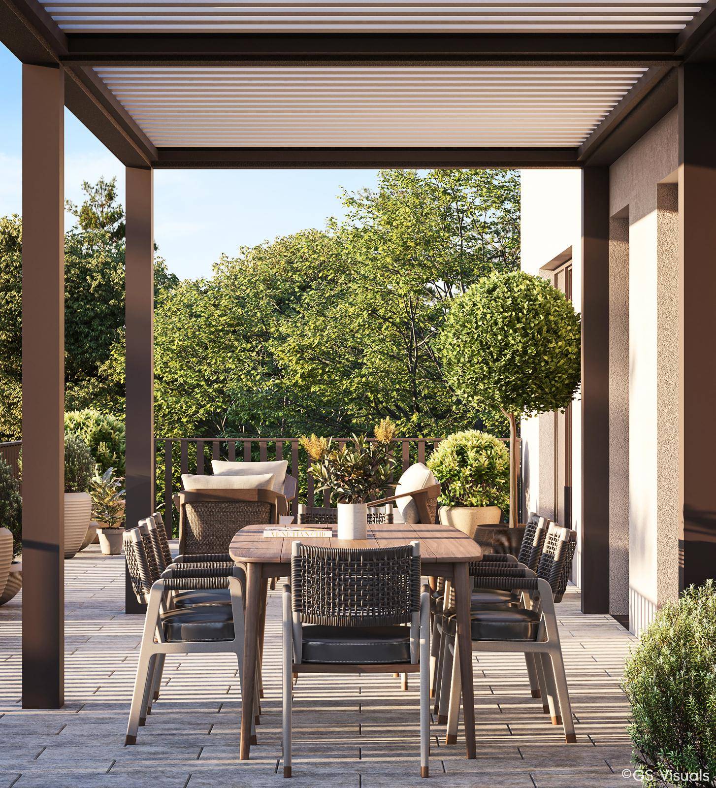 Großzügige Terrasse mit Pergola, Esstisch und Stühlen, umgeben von üppigem Grün.