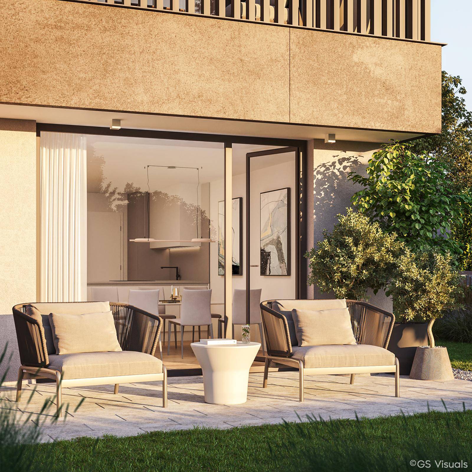 Helle Terrasse im Erdgeschoss mit bequemen Lounge-Sesseln und direktem Zugang zum Garten.