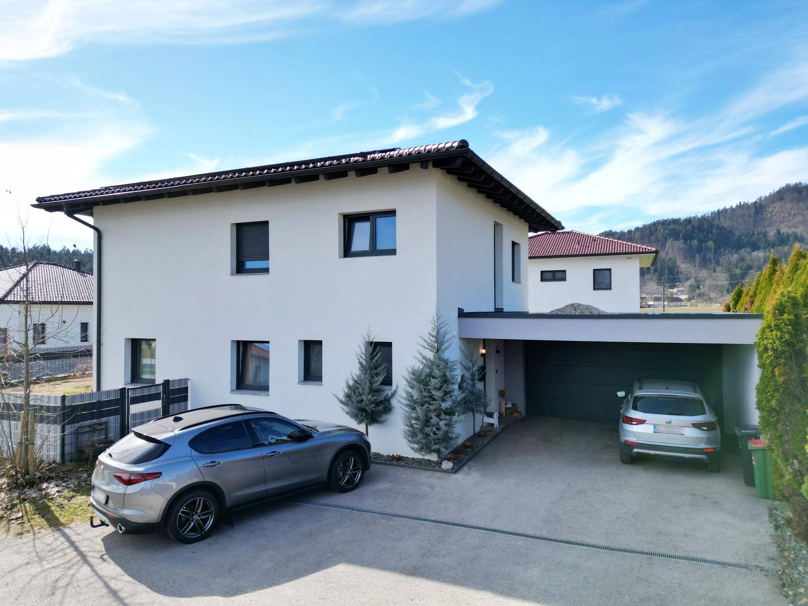 Carport und Garage