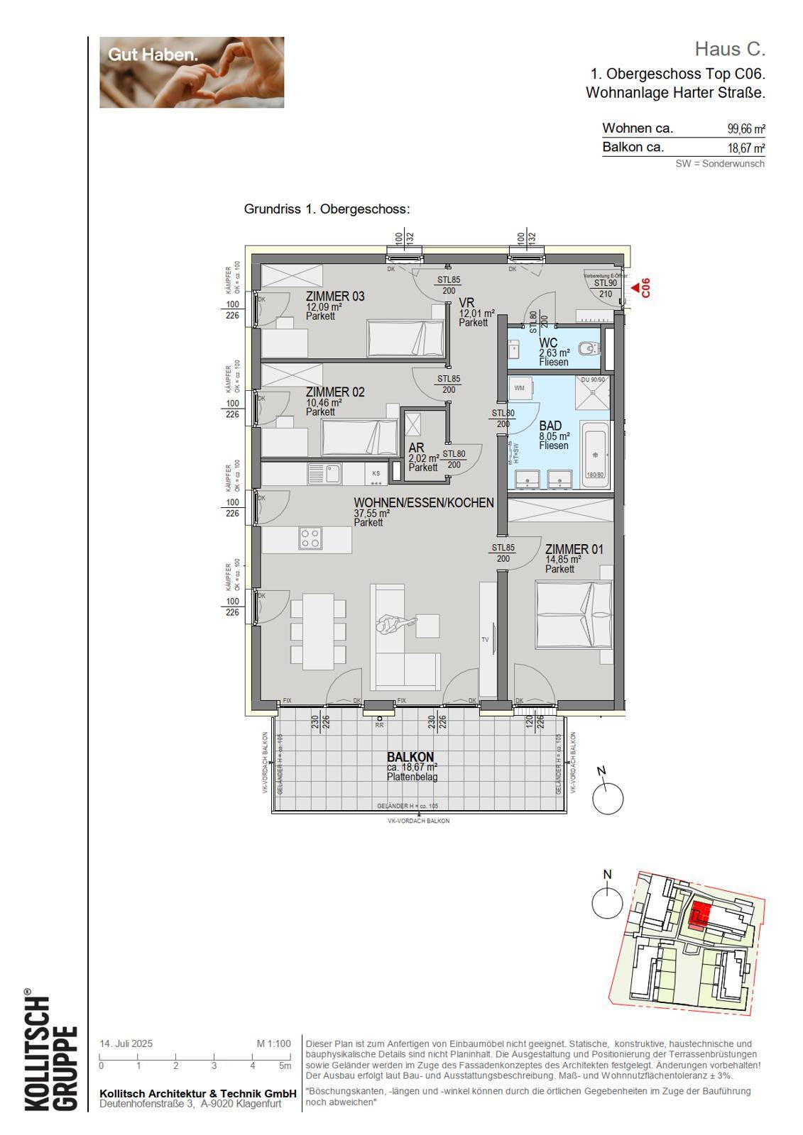 Grundrissplan des ersten Obergeschosses mit offenem Wohnbereich, drei Zimmern und großem Balkon.