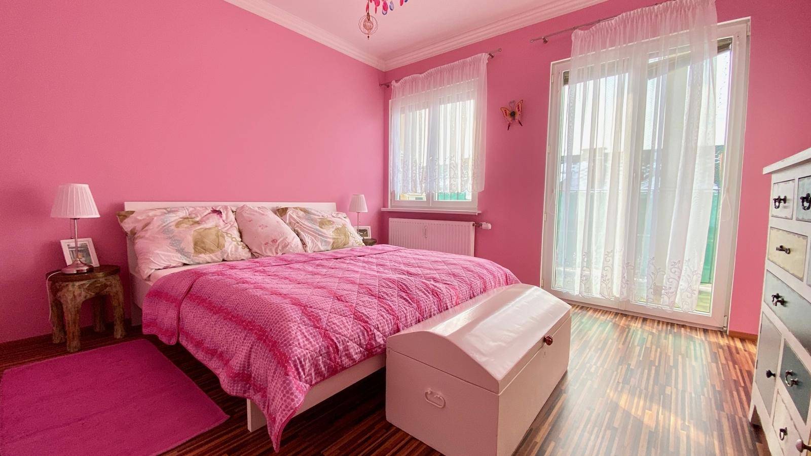 Schlafzimmer 1