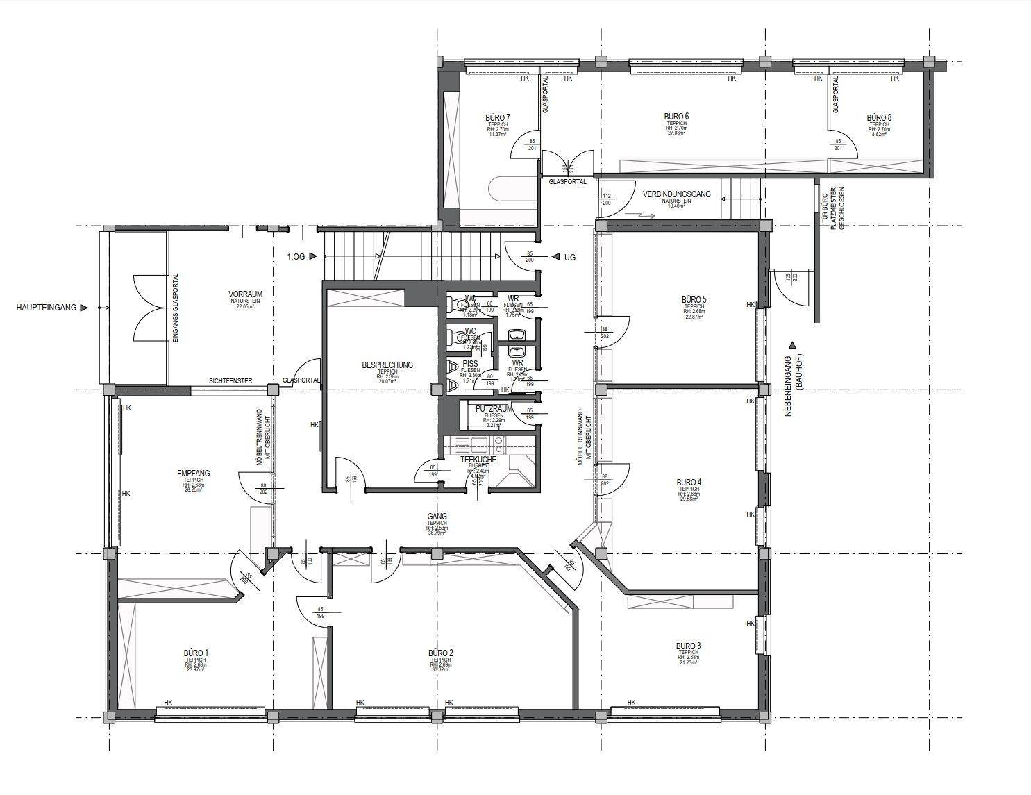 Detaillierter Grundrissplan eines Bürogebäudes mit mehreren Büros, Besprechungsraum und Teeküche.