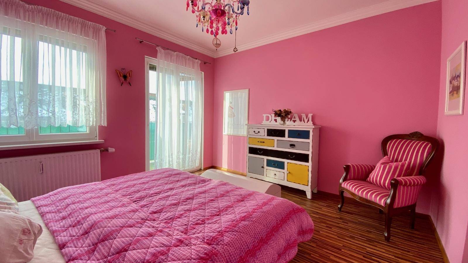Schlafzimmer 1