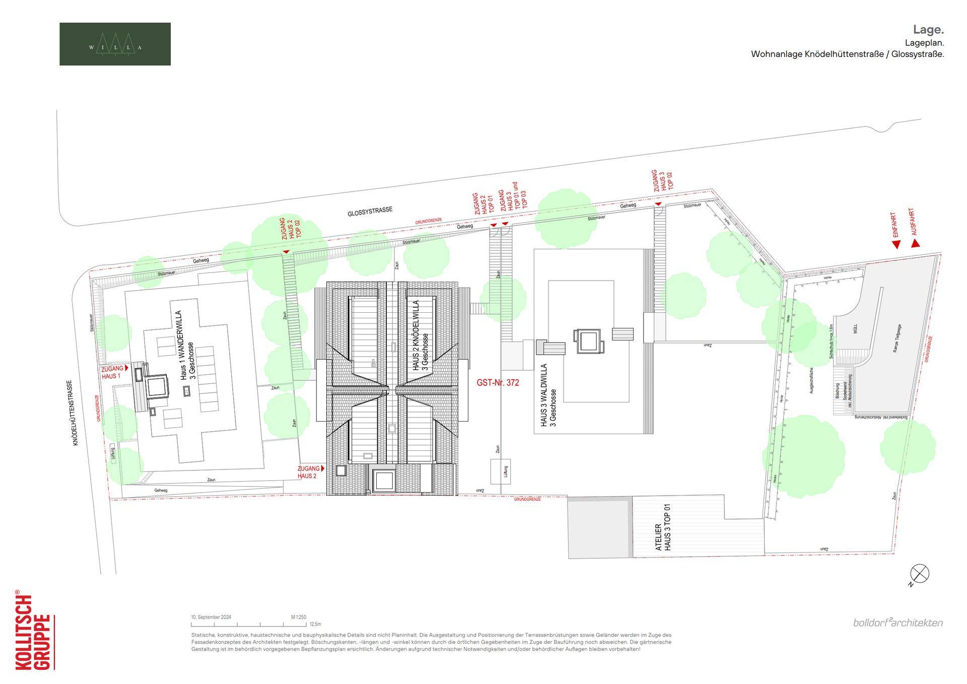 Lageplan der Wohnanlage mit drei Häusern, Zufahrten und Grünflächen.