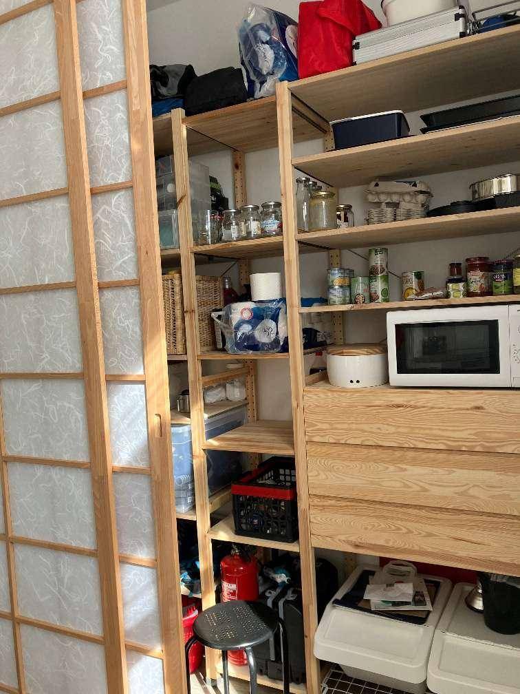 Shoji Wand trennt Abstellfläche von Küche