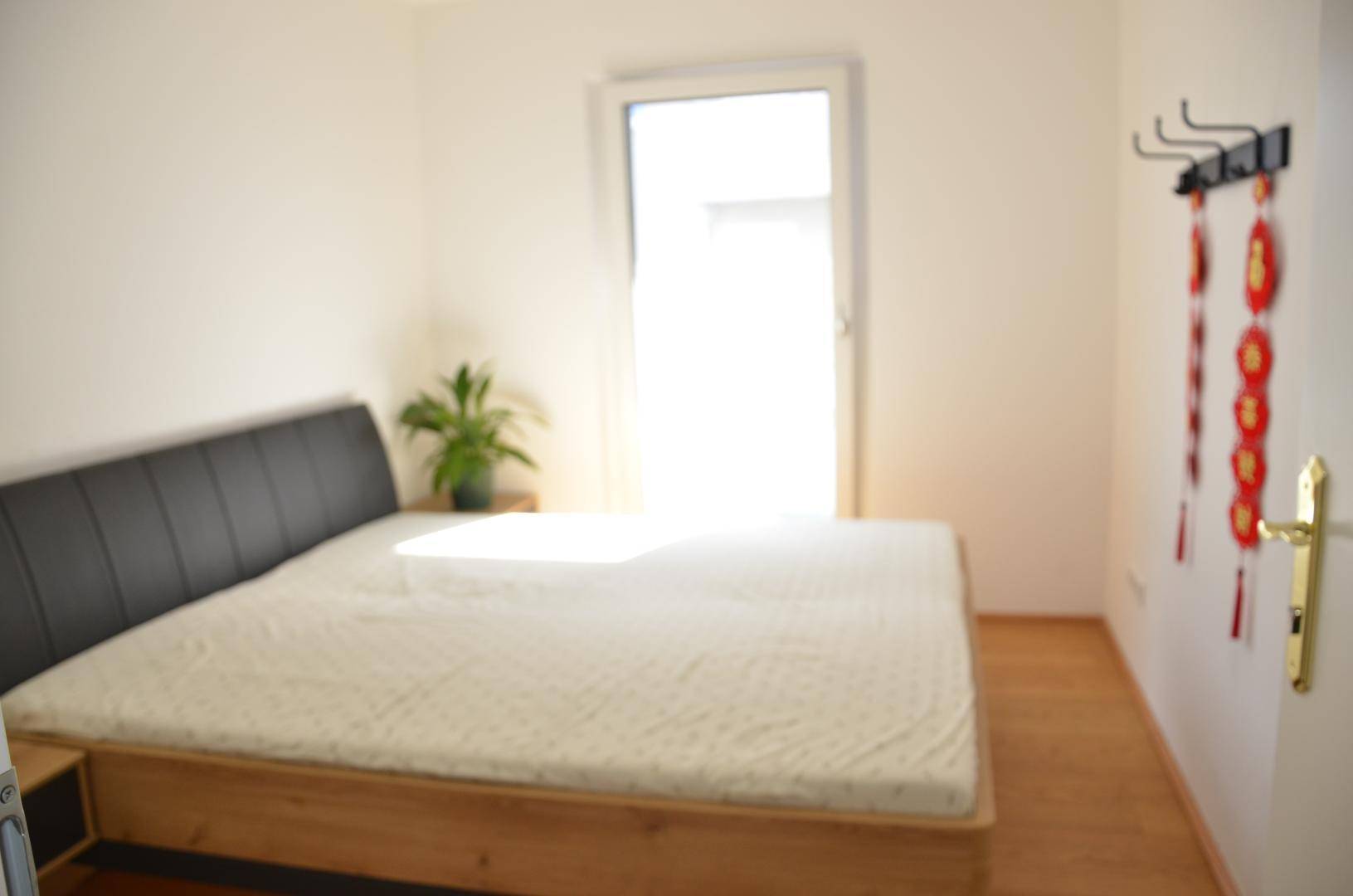 Schlafzimmer 2