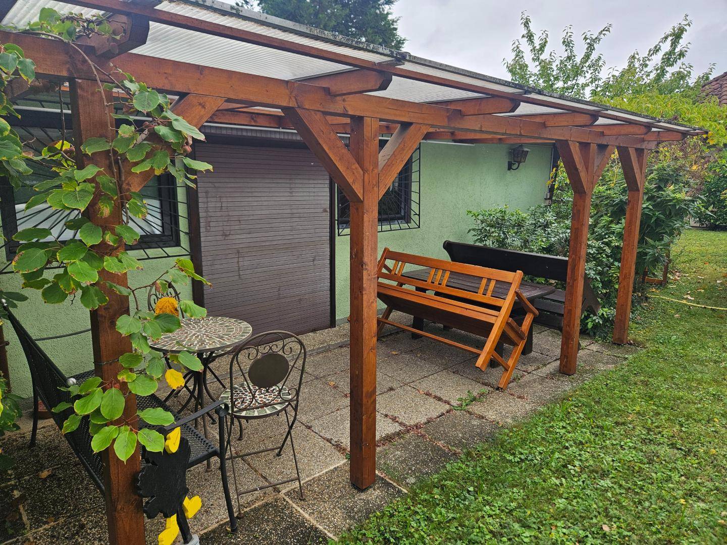 Pergola Nebengebäude