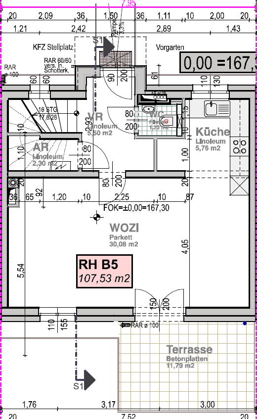 Grundriss des Erdgeschosses mit Küche, Wohnzimmer, WC und Terrasse.
