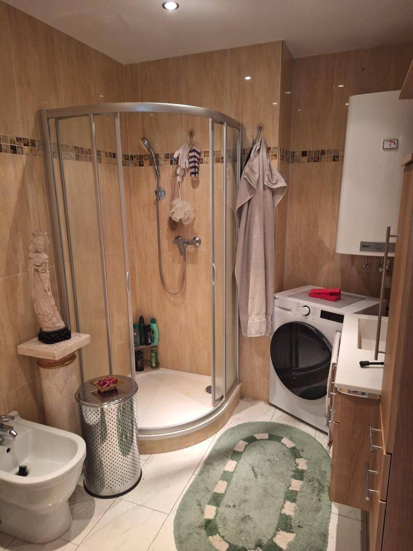 Bad mit WC+Bidet oben