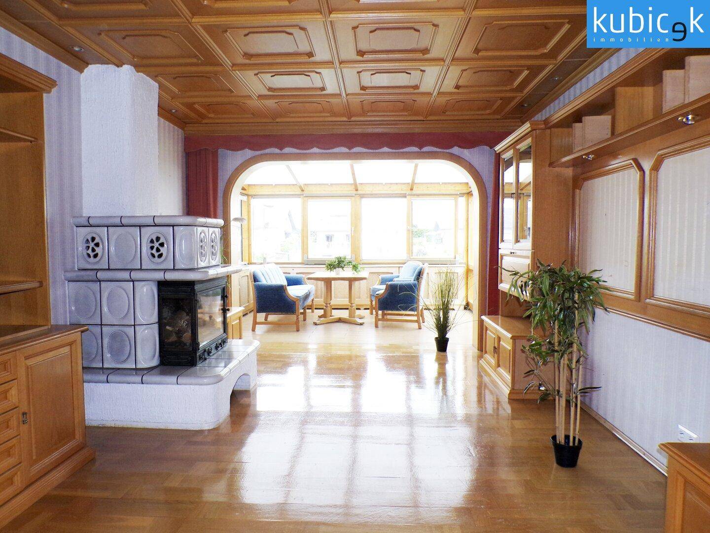 Wohnzimmer mit Blick zum Wintergarten