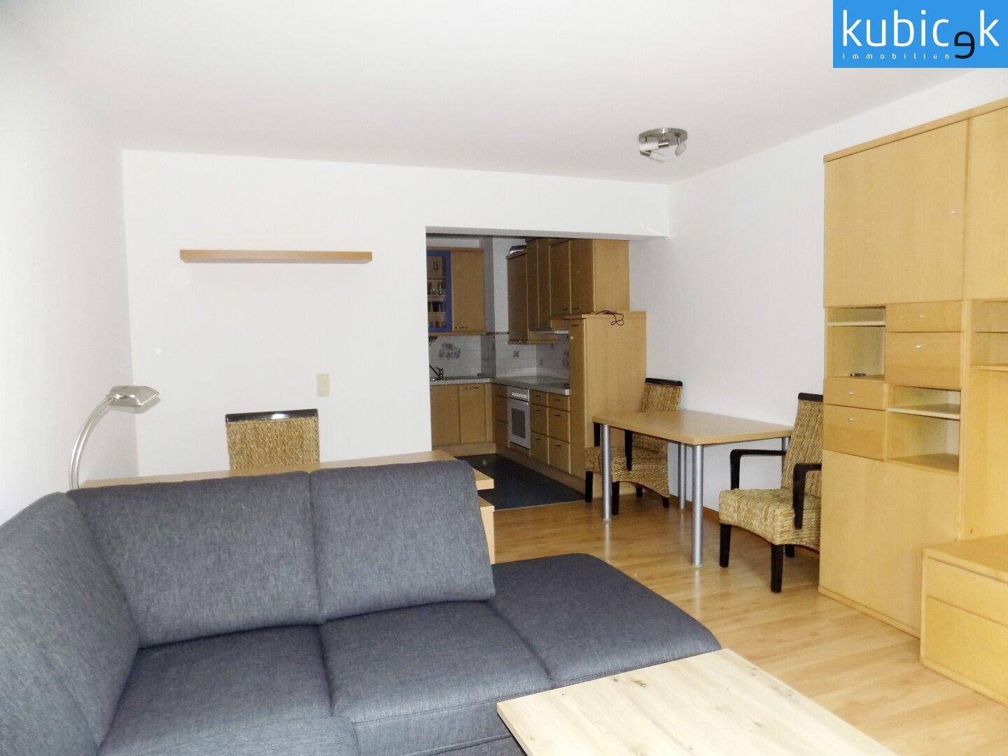 Wohnzimmer mit Blick zur Küche