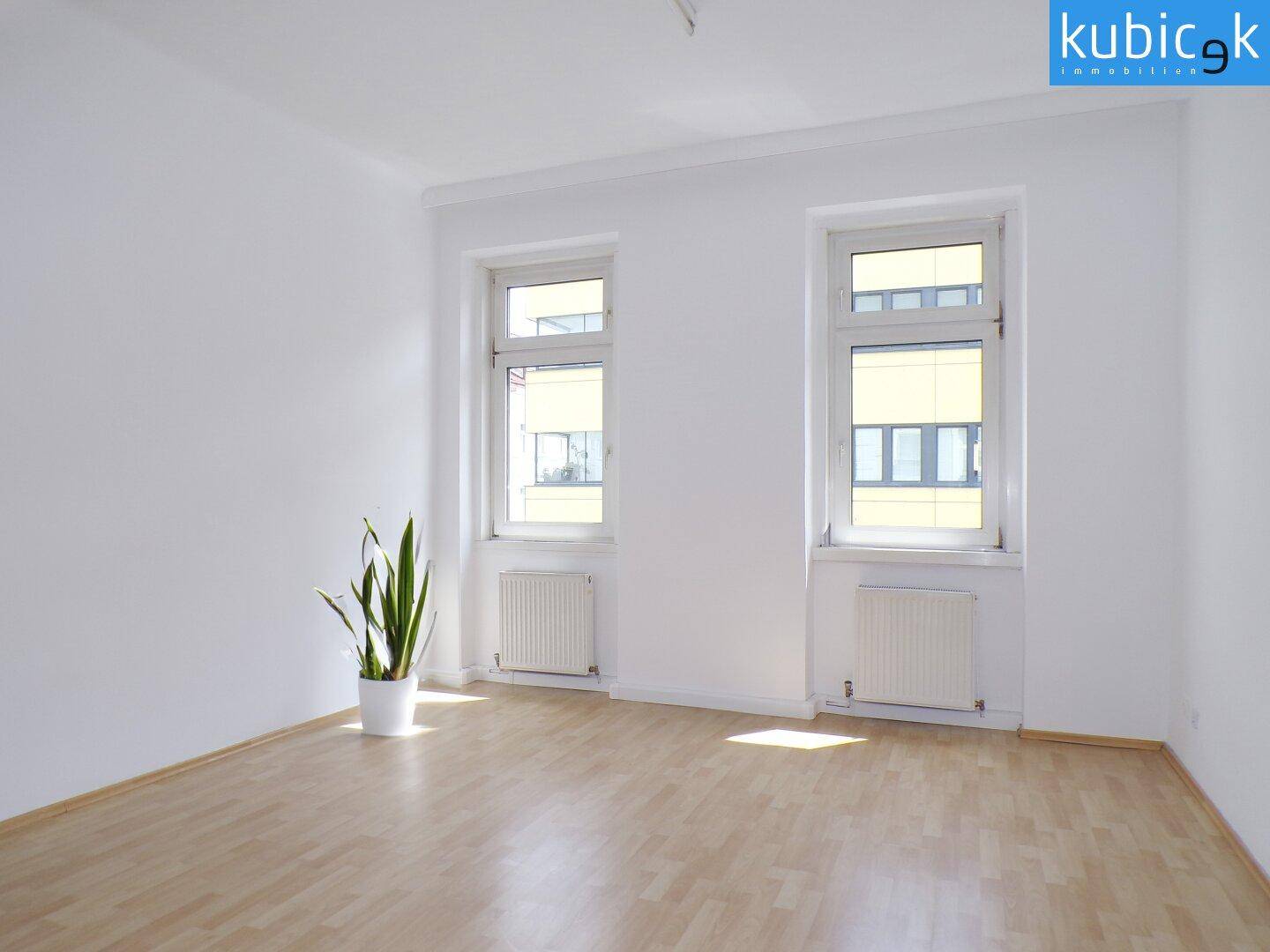 Kinderzimmer/Arbeitszimmer/Büro