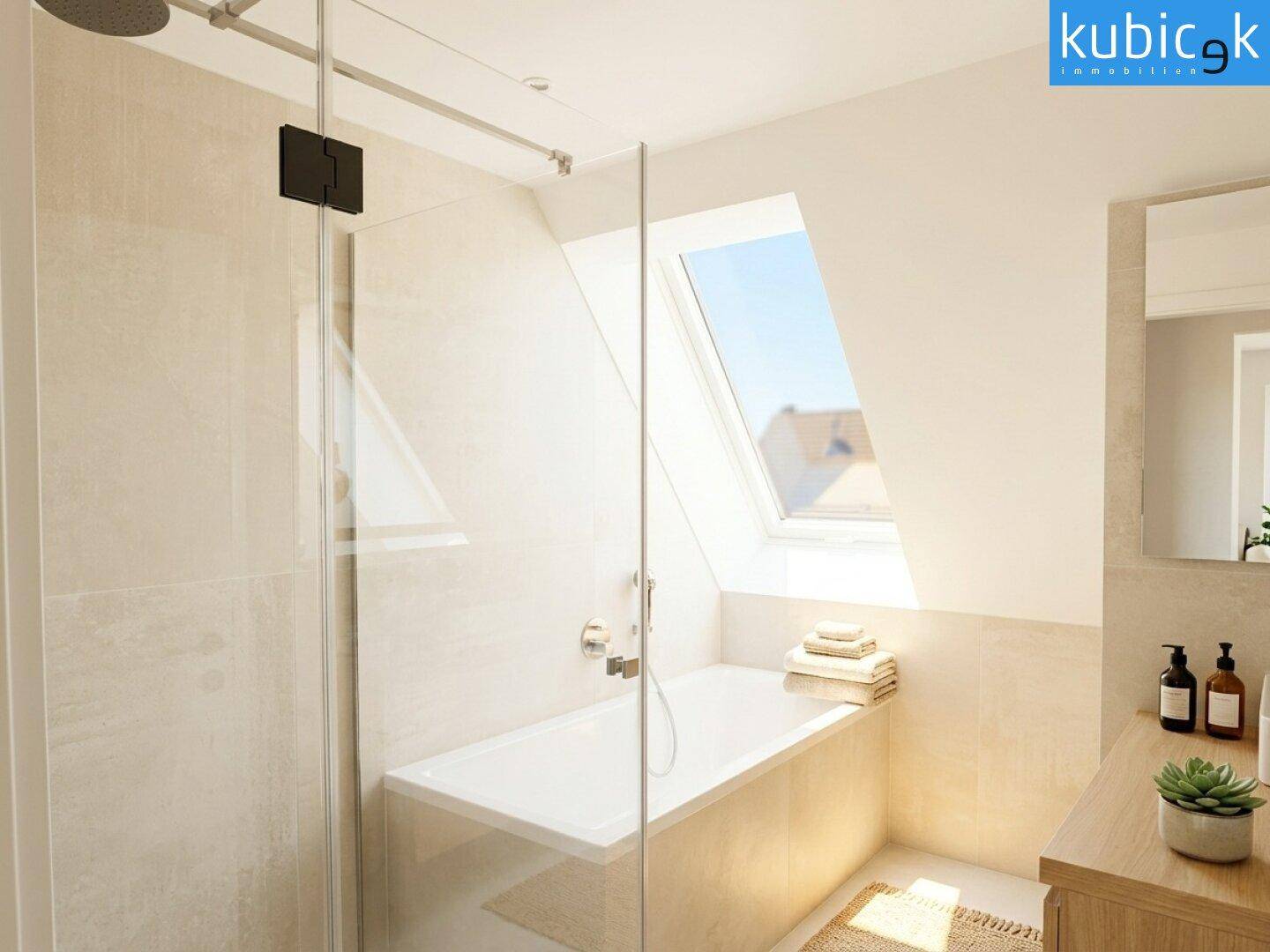 Modernes Badezimmer mit Badewanne, Dusche und Dachfenster für viel Tageslicht.