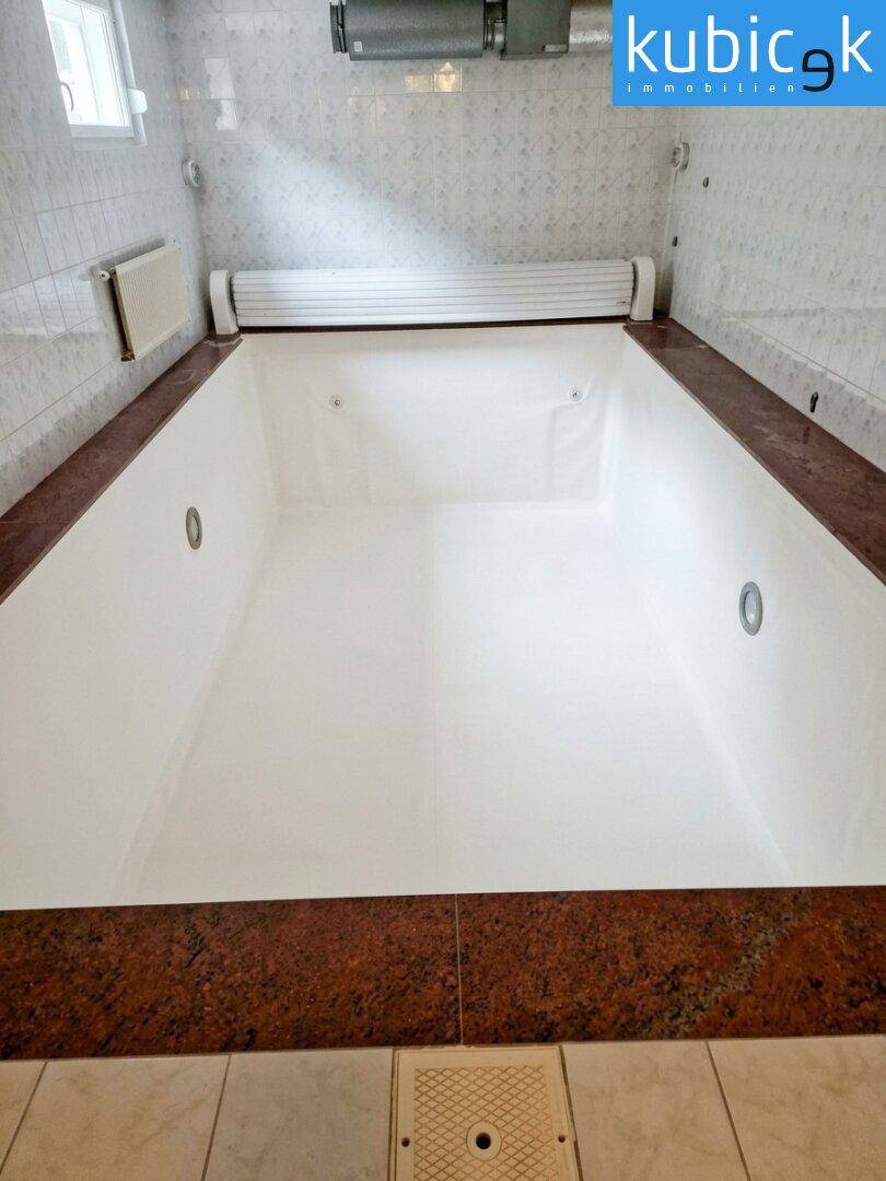 Indoor-Pool
