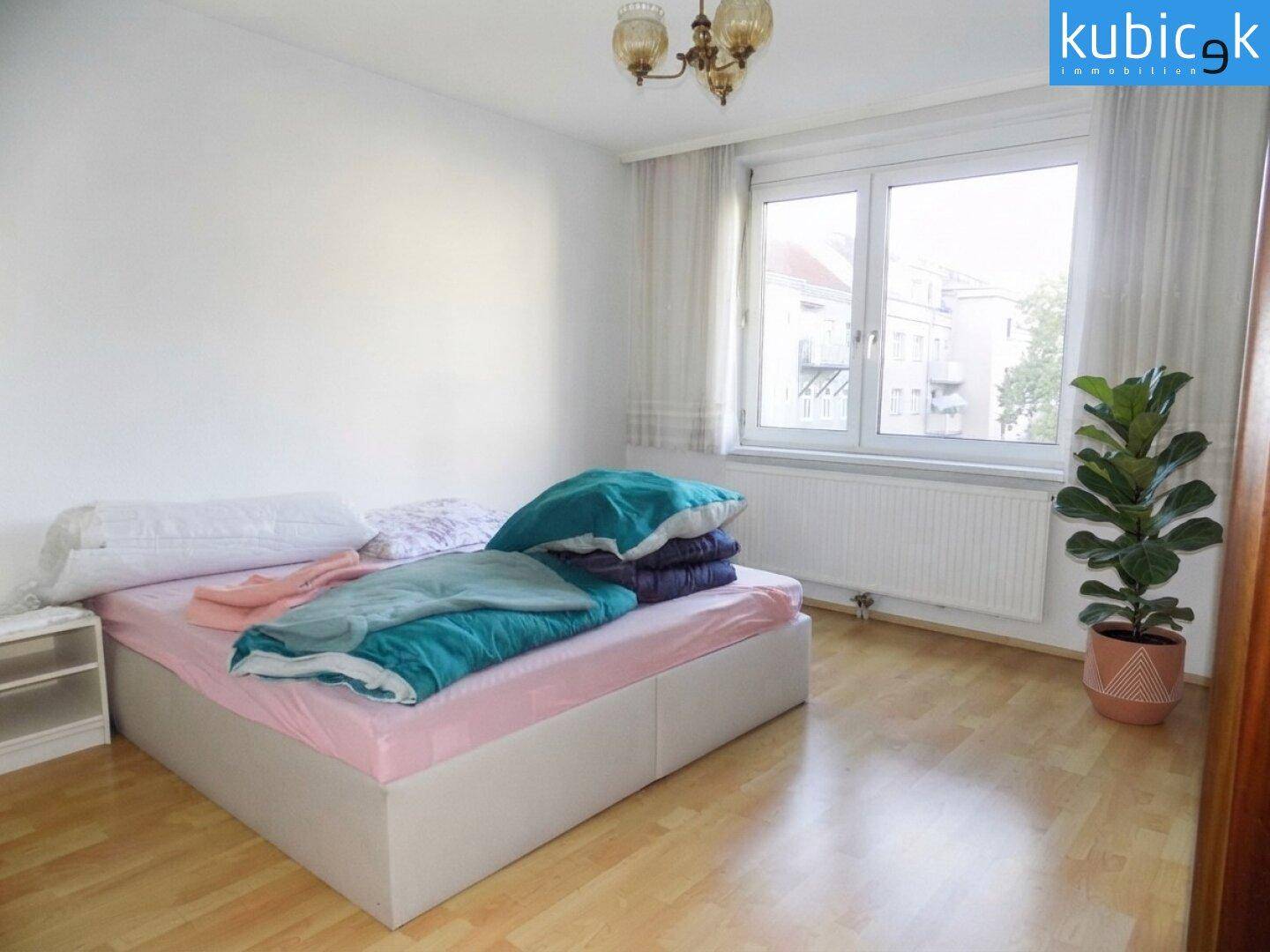 Schlafzimmer hofseitig