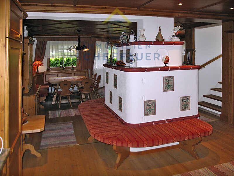 Wohnzimmer mit Kachelofen