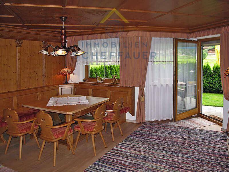 Essbereich mit Ausgang zum Garten