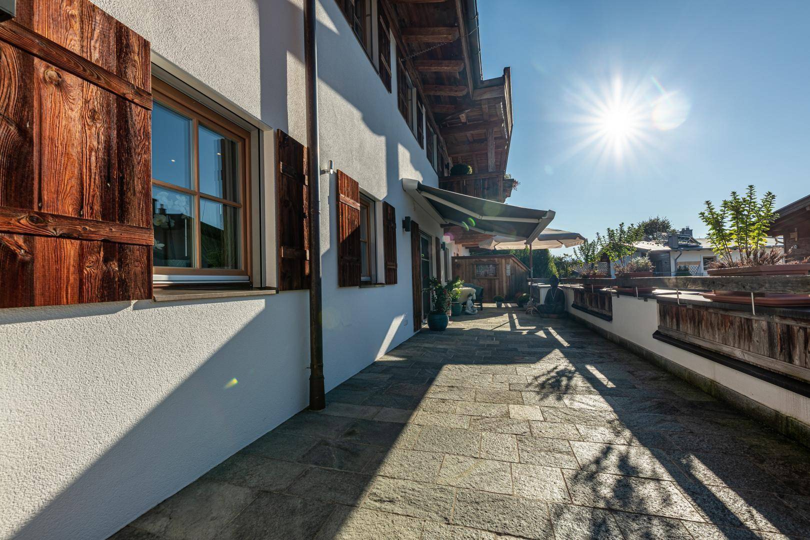 Südterrasse mit 48 m²