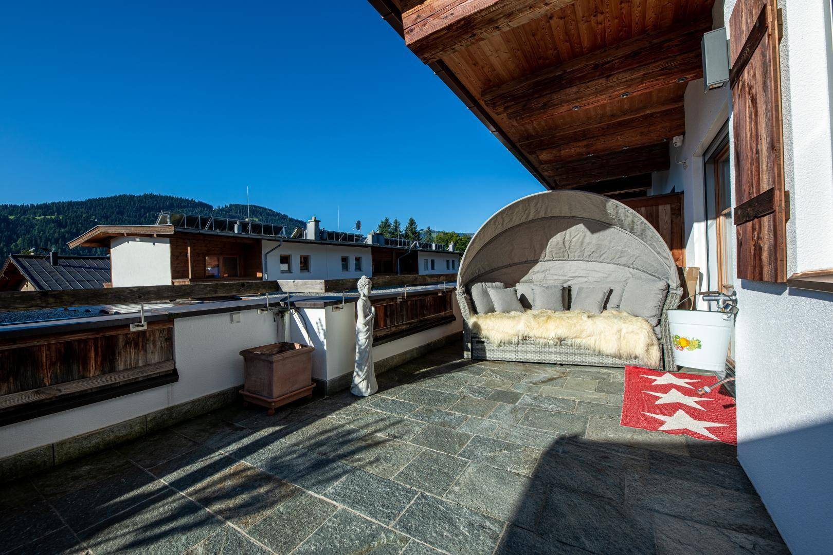 Südterrasse mit 48 m²