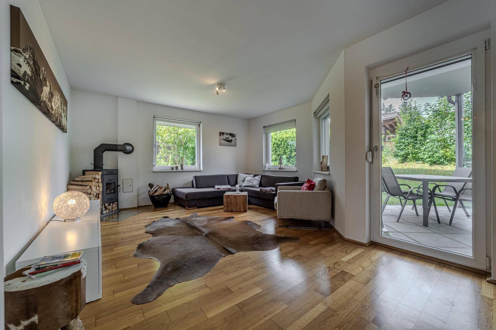 Wohnzimmer mit Kamin