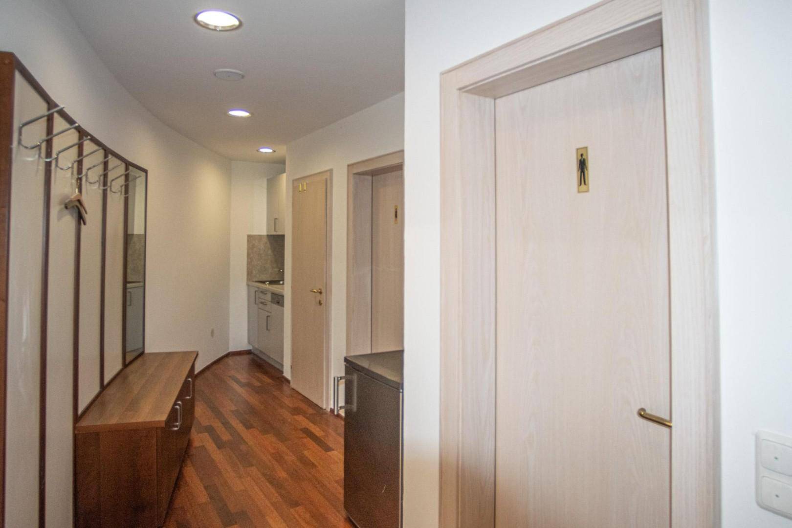Toiletten und Teeküche im EG