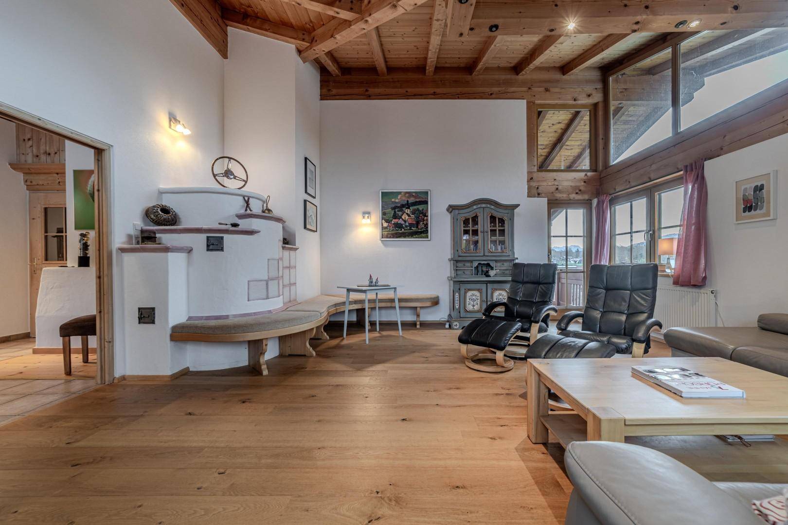 Wohnzimmer mit Kachelofen