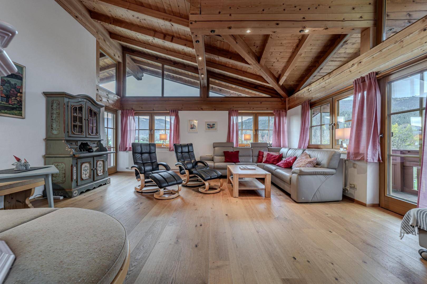 Wohnzimmer mit Kachelofen