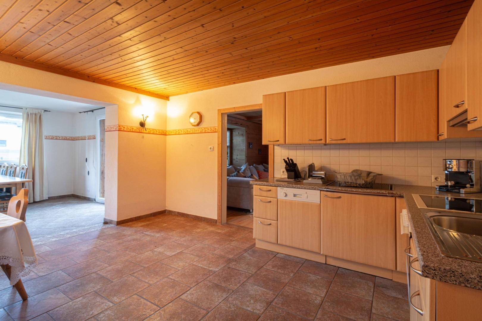 Mehrfamilienhaus in schöner Panoramalage - Ansicht 4