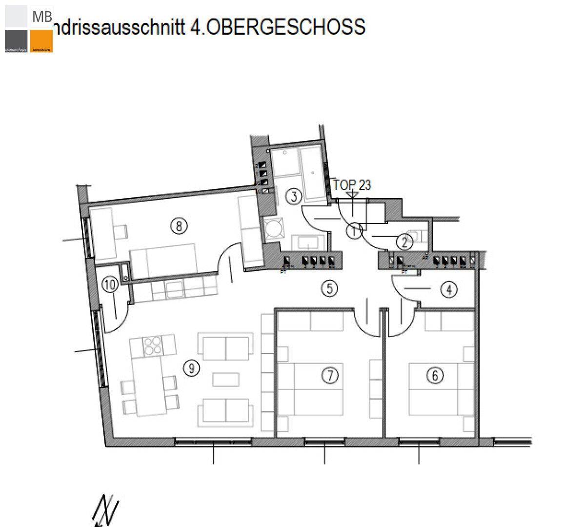 Übersichtlicher Grundriss des 4. Obergeschosses mit nummerierten Räumen und Balkon.