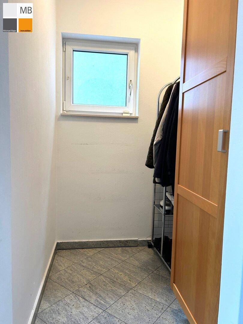 Garderobe EG