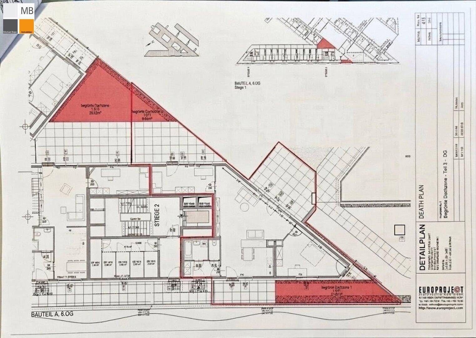 Detaillierter Grundriss mit dreieckiger Form und verschiedenen Räumen.