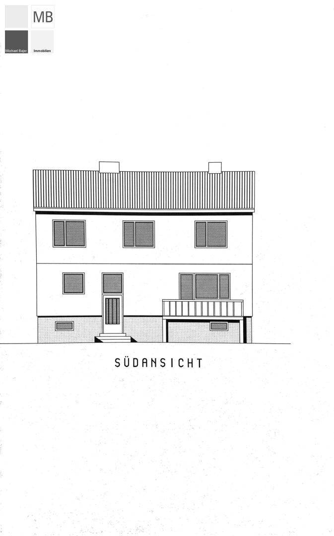 Südansicht des Gebäudes mit Eingang, Fenstern und einem Balkon.