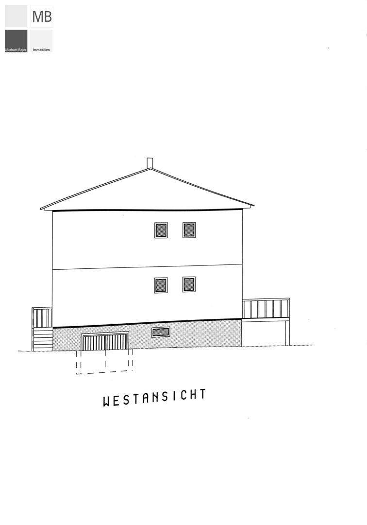 Westansicht des Hauses mit Fenstern und einem seitlichen Balkon.