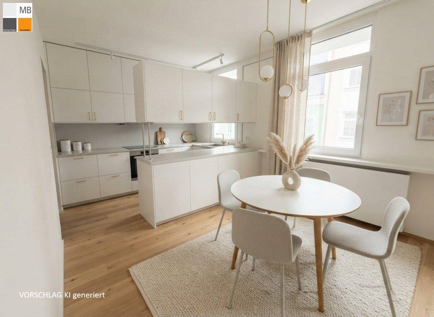 Moderne weiße Einbauküche mit Essbereich, Holzfußboden und großem Fenster für viel Tageslicht.