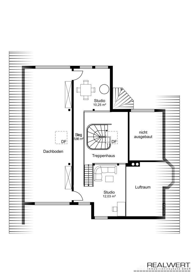 Grundriss des Obergeschosses mit Studiobereichen und Dachboden.